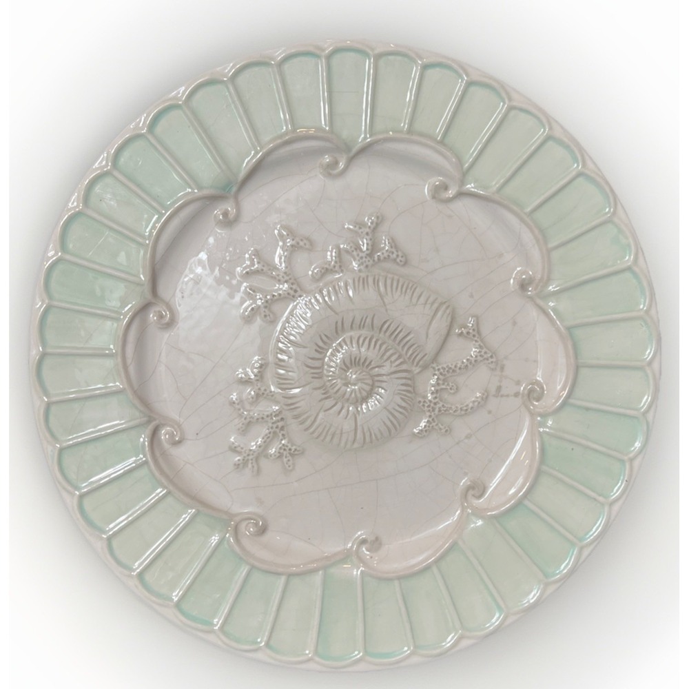 Set of 4, 8" Decorative Shell Plates 4 Different Motifs - Cream and Mint Elegant - Picture 2 of 6